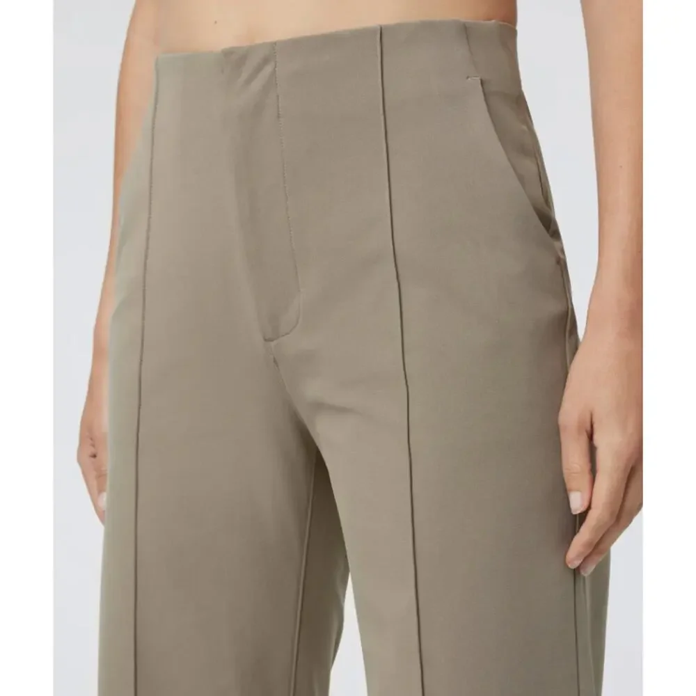 Vuori Women's Meta Wide Leg Trousers in Taupe - Picture 5 of 11